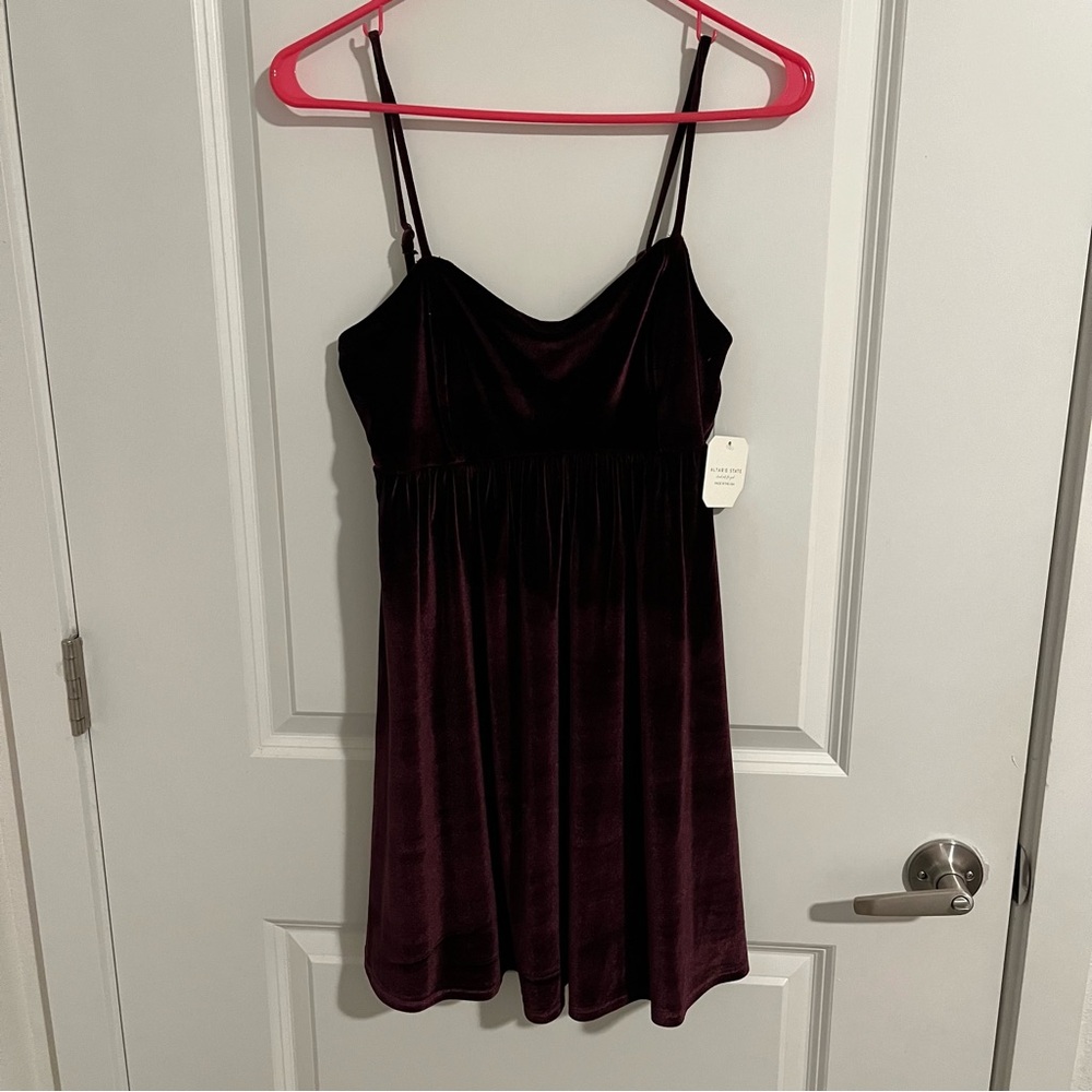 NEW Altar’d State Burgundy Velvet Holiday Mini Dress Size Medium NWT - Picture 5 of 7